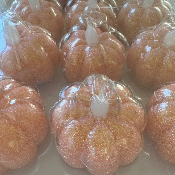 Pumpkin wax tea light candles w batteries included - Picture 3 of 6